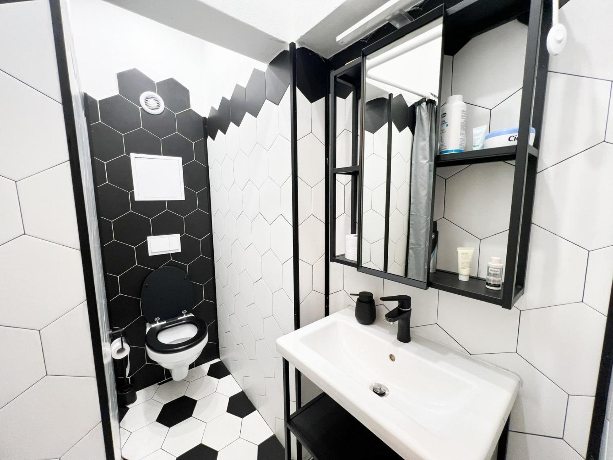 Perfect Long-Term Stay Stylish And Spacious Top Center Next To Vitosha Blvd София Екстериор снимка